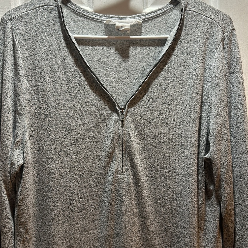 ▪️HALF ZIP TOP - Picture 2 of 2